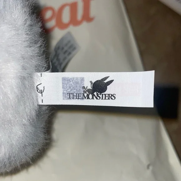 Pop Mart Labubu The Monsters Have a Seat HEHE Vinyl Plush Authenticated - Picture 7 of 15